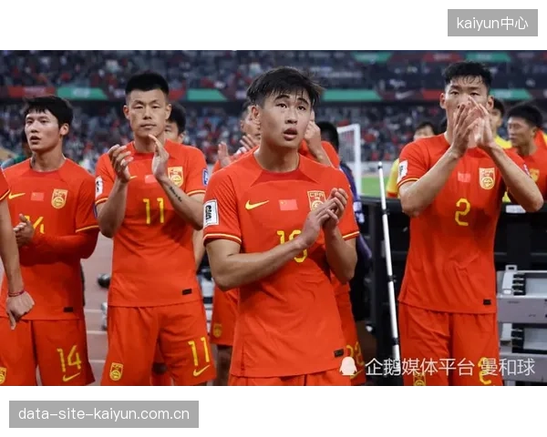 理查兹的身高和头球，不仅是美国队三中卫的防空屏障，也是定位球进攻的棋子。